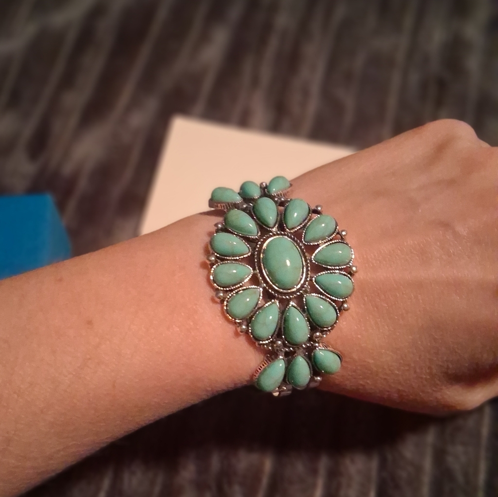🐎 NEW! Southwest Style Turquoise Cuff Bracelet OS